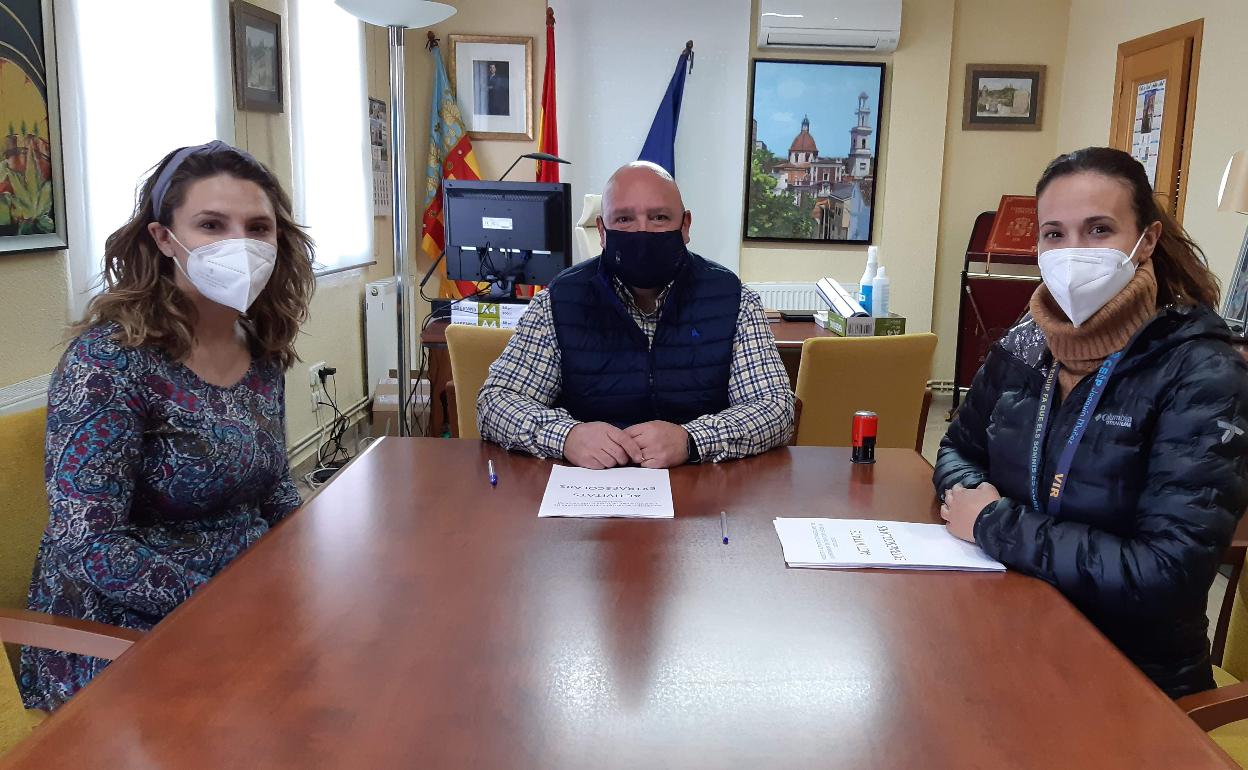 Turís incorpora a monitores de extraescolares. 