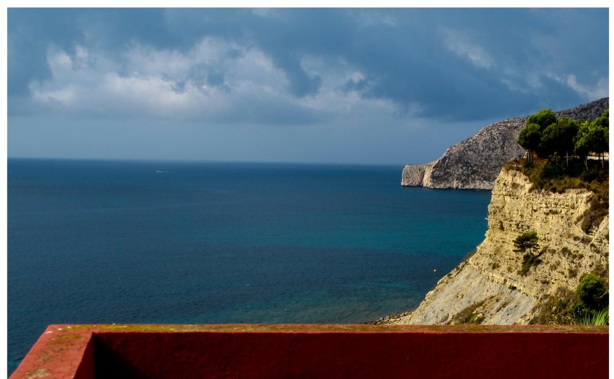 La Muralla Roja de Calpe | Cómo se vive dentro de un Bofill: luces y sombras de la Muralla Roja