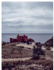 Imagen secundaria 2 - La Muralla Roja de Calpe | Cómo se vive dentro de un Bofill: luces y sombras de la Muralla Roja