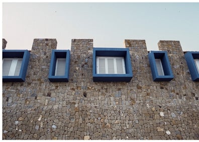 Imagen secundaria 1 - La Muralla Roja de Calpe | Cómo se vive dentro de un Bofill: luces y sombras de la Muralla Roja