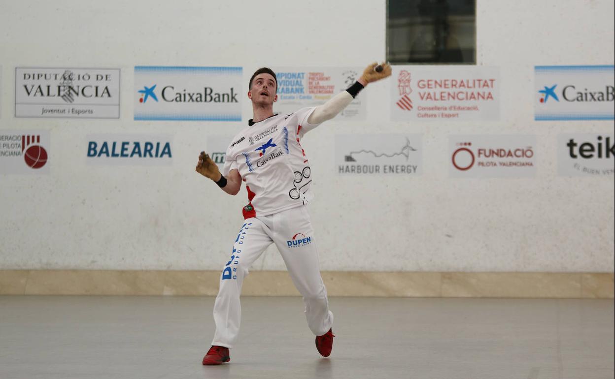 Salva Palau reacciona cuando tenía el agua al cuello