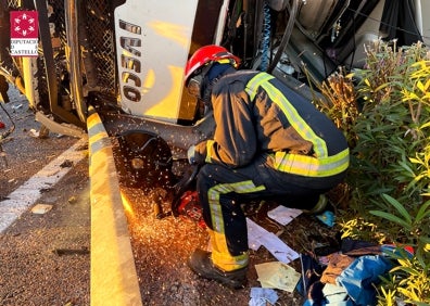 Imagen secundaria 1 - Suceso en Nules | Fallece un hombre en Nules tras volcar su camión