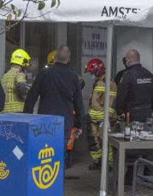 Imagen secundaria 2 - Techo derrumbado en cafetería | Varios heridos tras caer parte del techo de un bar en Valencia