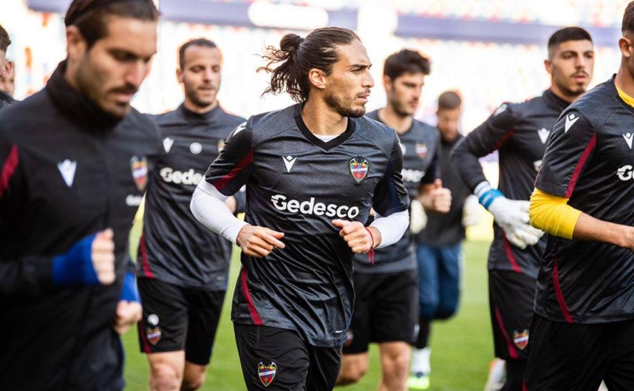 Martín Cáceres, durante el entrenamiento del jueves en el Ciutat de València.