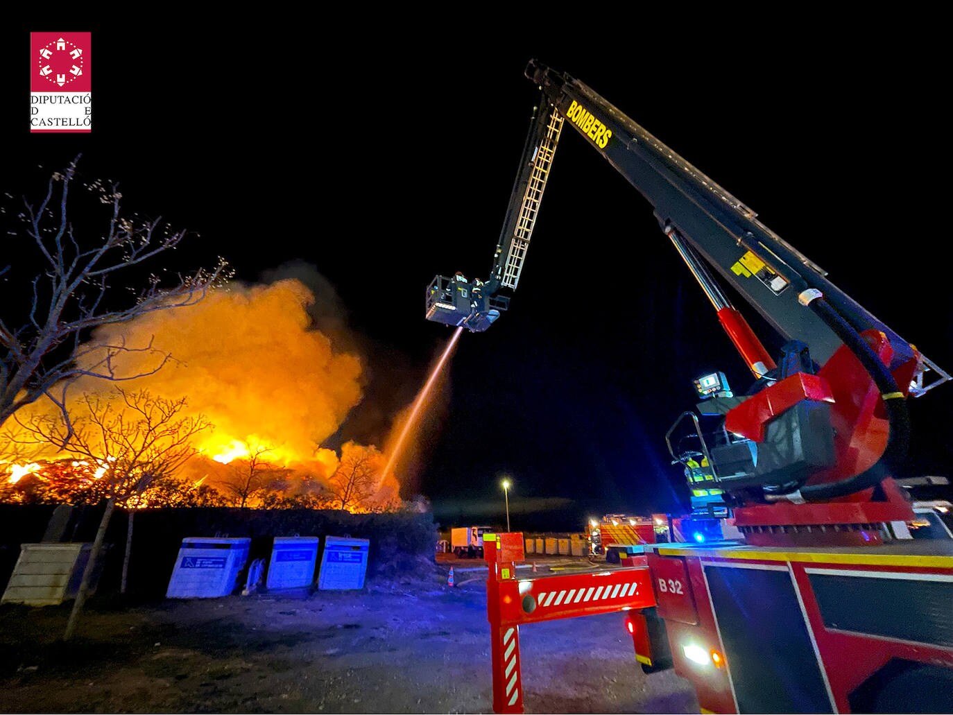 Fotos: Incendio En Una Empresa De Reciclaje De Almassora (Castellón ...