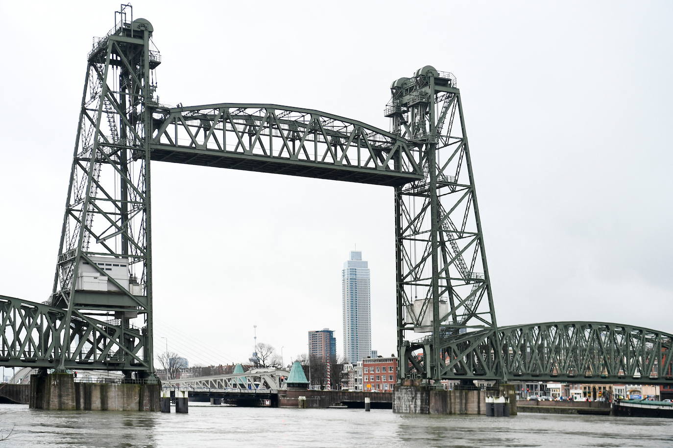 Fotos: El yate de Jeff Bezos obliga a desmontar un puente