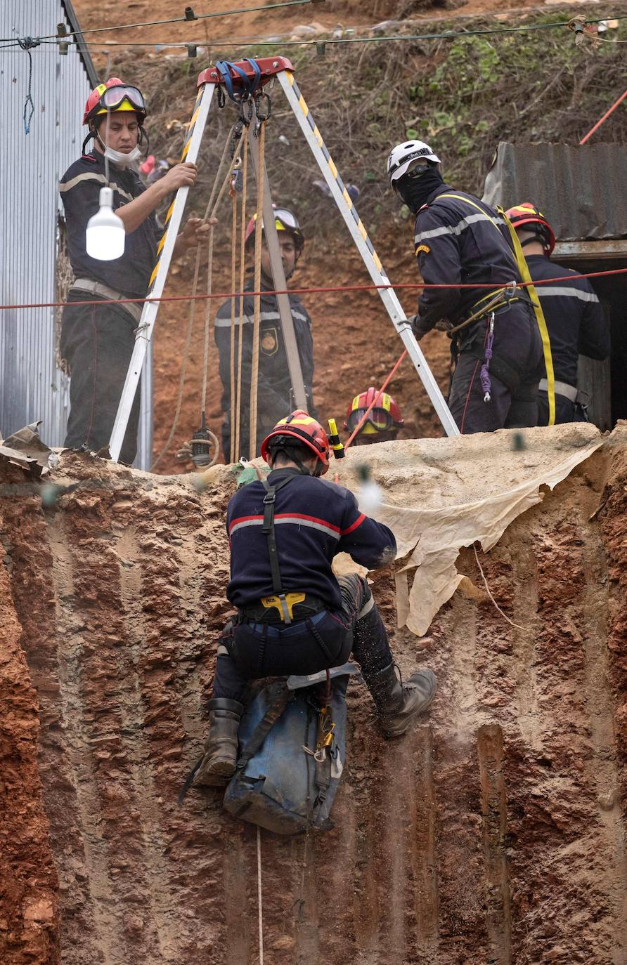 Marruecos se vuelca para sacar al niño del pozo donde cayó el martes 1 de febrero de 2022. 