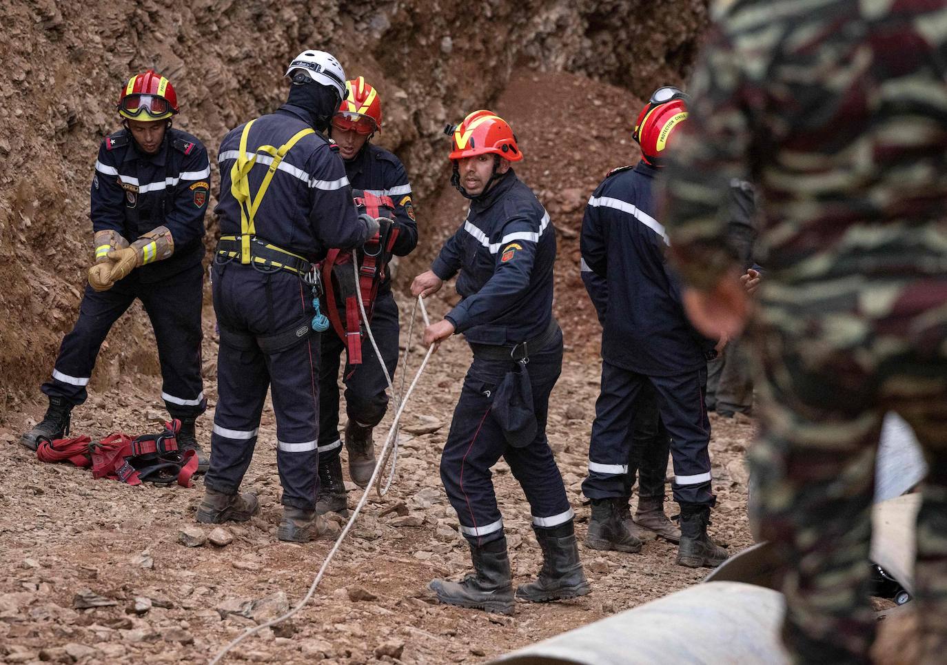 Marruecos se vuelca para sacar al niño del pozo donde cayó el martes 1 de febrero de 2022. 