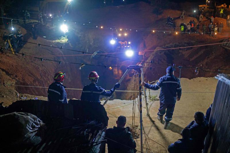 Marruecos se vuelca para sacar al niño del pozo donde cayó el martes 1 de febrero de 2022. 