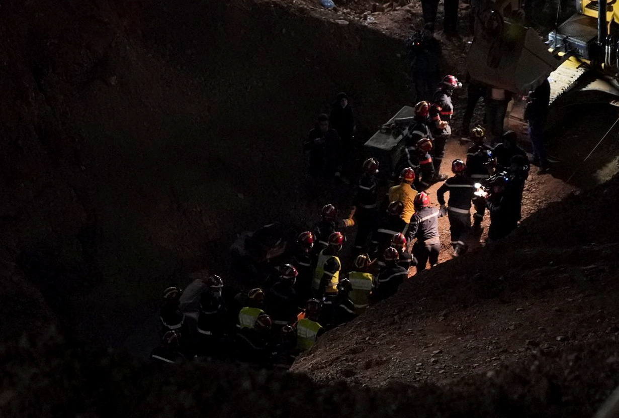 Marruecos se vuelca para sacar al niño del pozo donde cayó el martes 1 de febrero de 2022. 