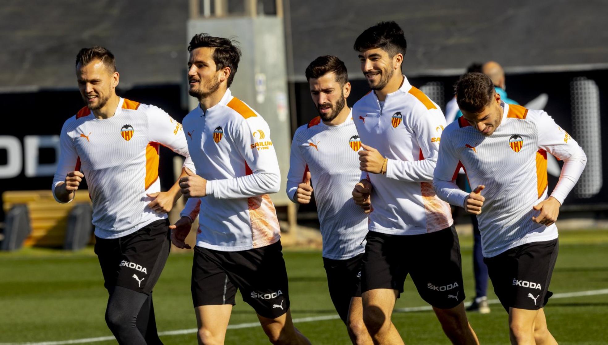 La plantilla del Valencia, durate un entrenamiento. 