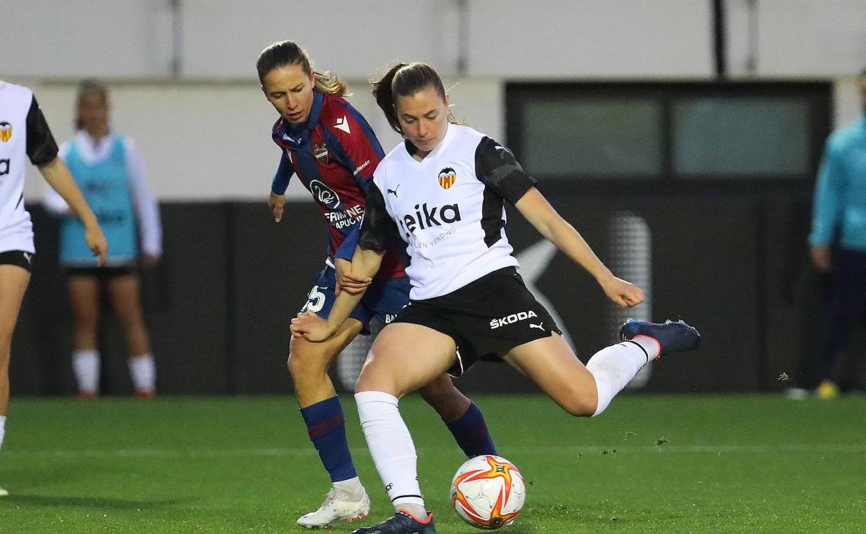 El estadio Antonio Puchades albergó un derbi intenso.