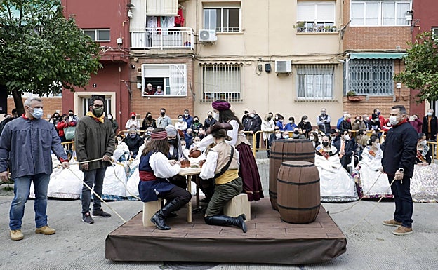 Imagen principal - Ejecución de la falla Maestro Valls. 