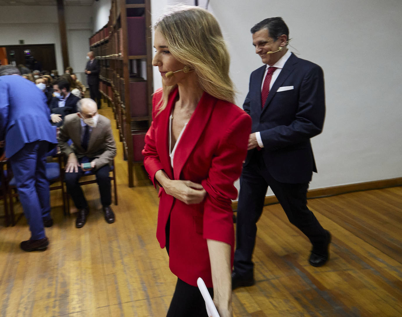 Fotos: Cayetana Álvarez de Toledo presenta su libro en el Aula LAS PROVINCIAS