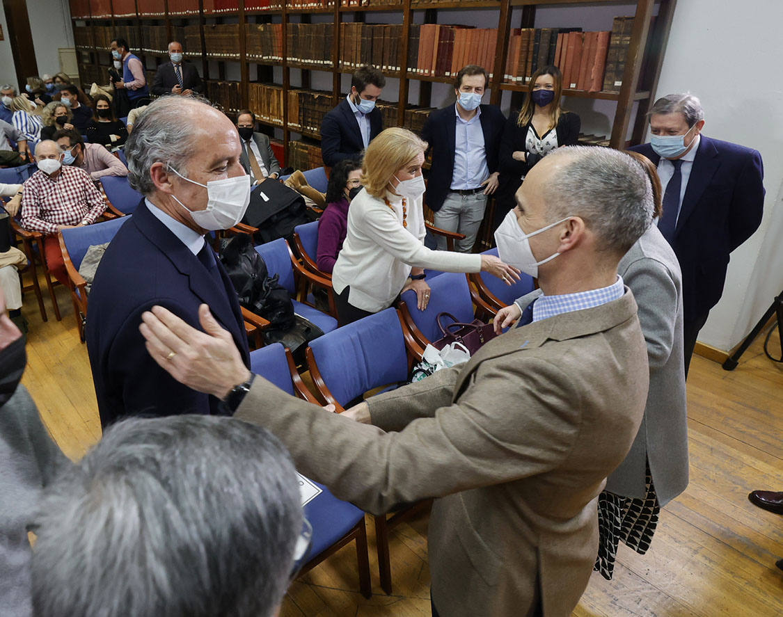 Fotos: Cayetana Álvarez de Toledo presenta su libro en el Aula LAS PROVINCIAS