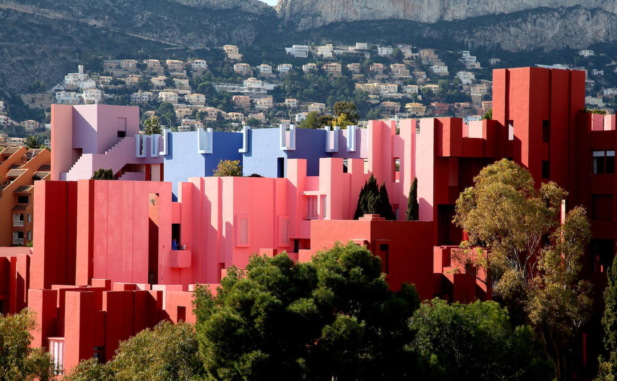 La Muralla Roja, emblemática construcción de Bofill que pronto cumplirá medio siglo. 