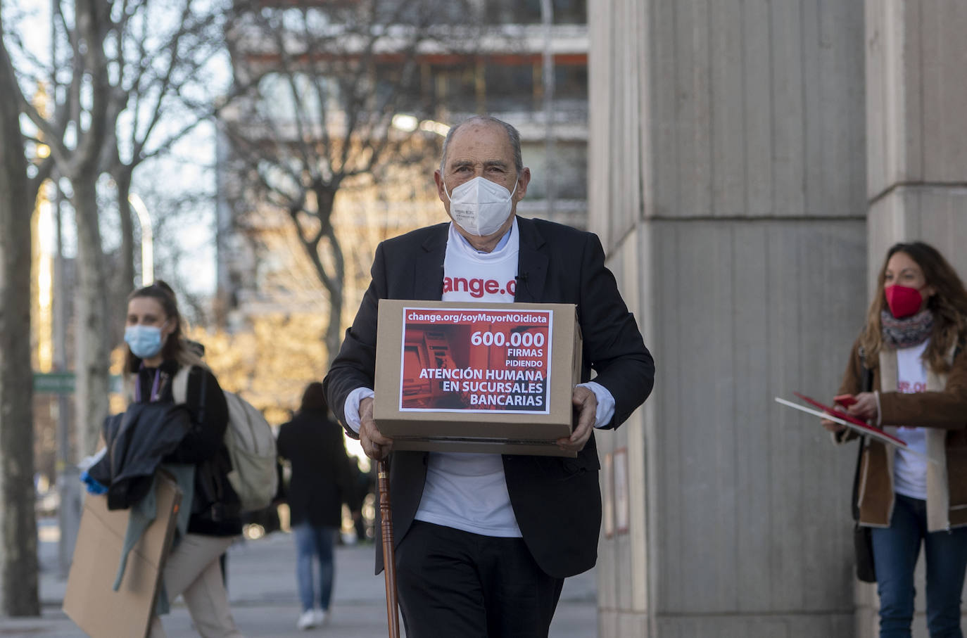 Fotos: Carlos San Juan entrega más de 600.000 firmas de su campaña &#039;Soy Mayor, No Idiota&#039;