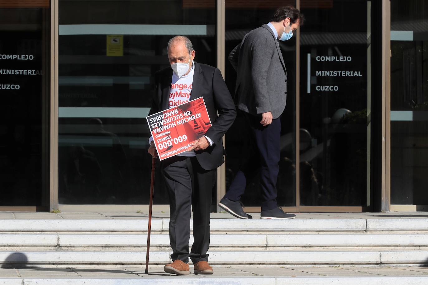 Fotos: Carlos San Juan entrega más de 600.000 firmas de su campaña &#039;Soy Mayor, No Idiota&#039;