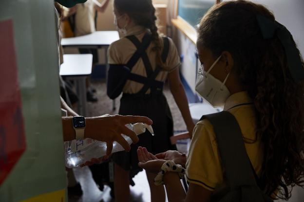 Los 800.000 alumnos valencianos podrán estar sin mascarilla en el patio del colegio