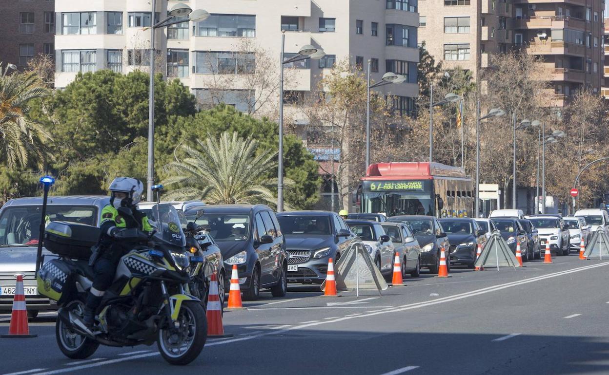 Retenciones en Pérez Galdós la mañana de este martes, debido a las obras de la remodelación provisional. 