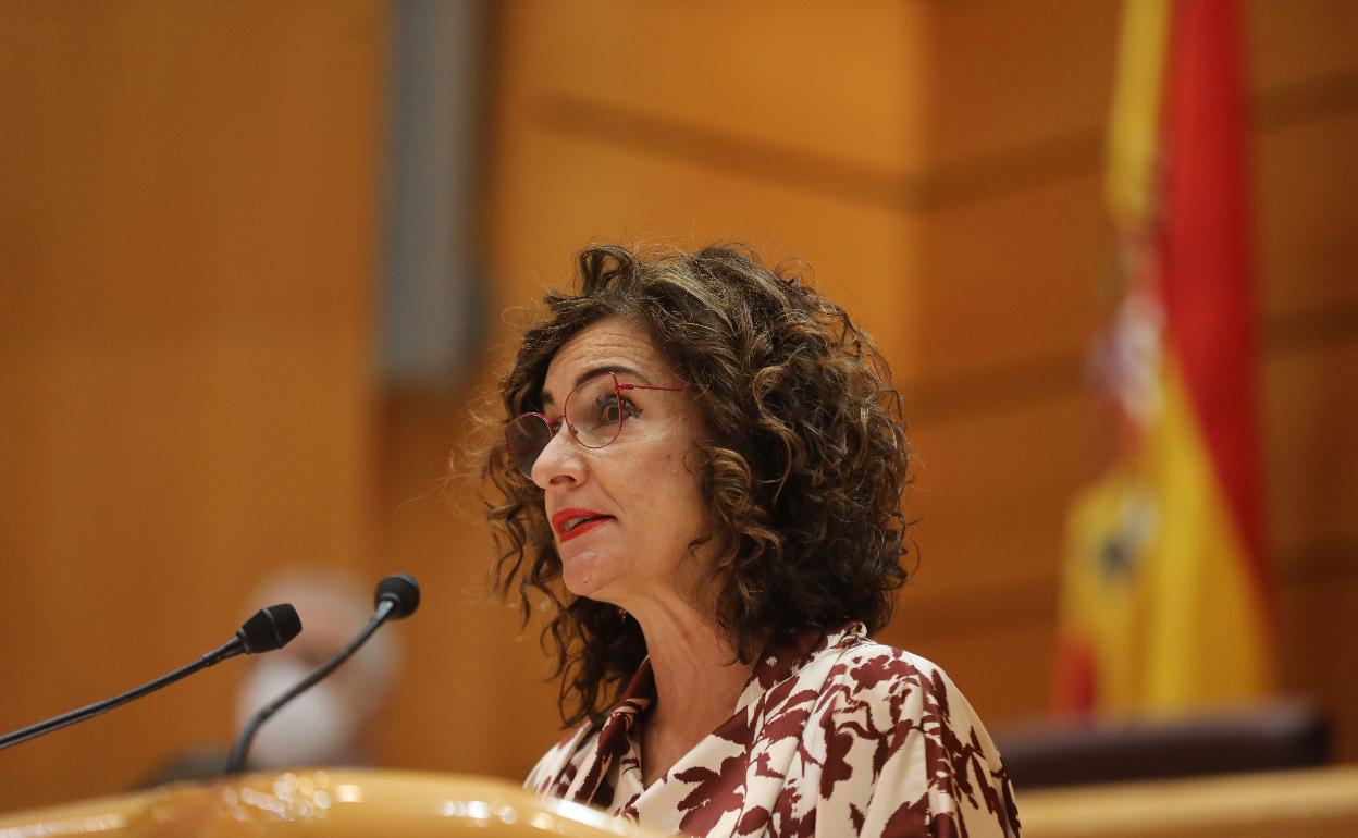 La ministra de Hacienda, María Jesús Montero, en el Senado. 