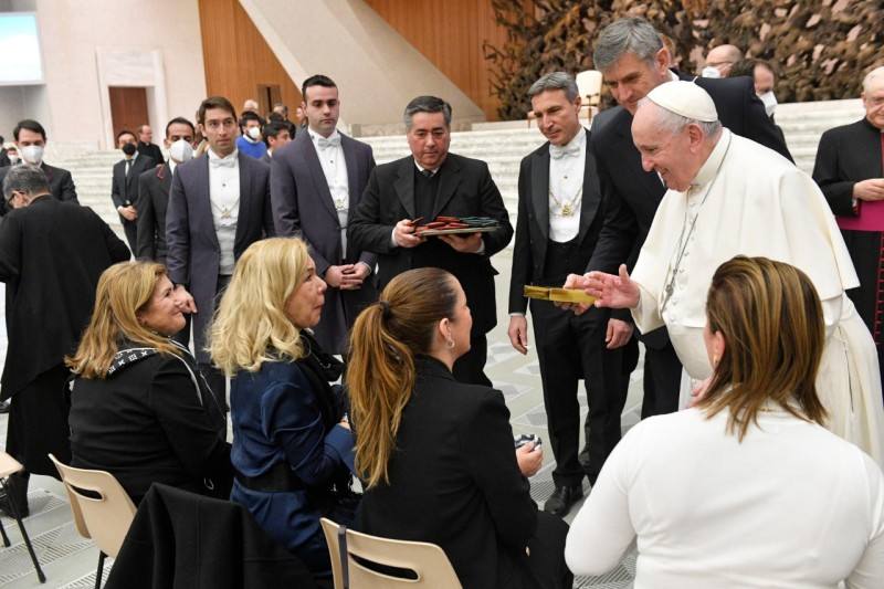 Fotos: El Papa recibe a las Falleras Mayores