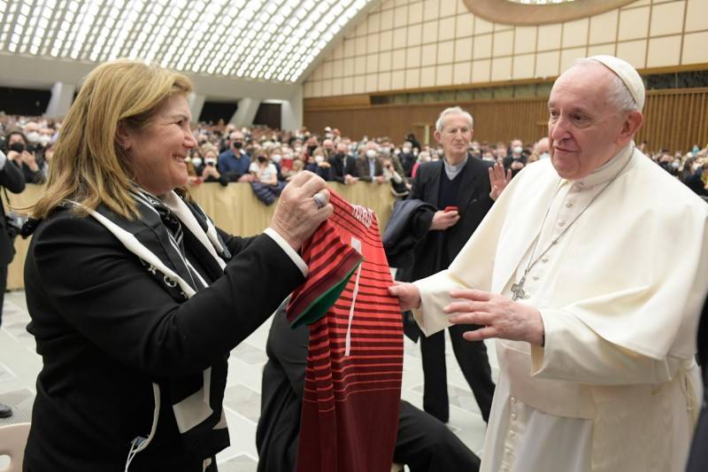 Fotos: El Papa recibe a las Falleras Mayores