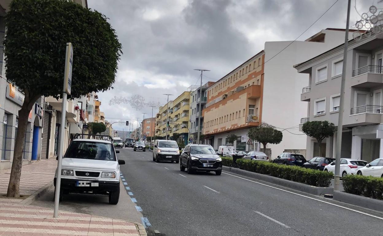 La avenida de entrada al casco urbano de Teulada. 