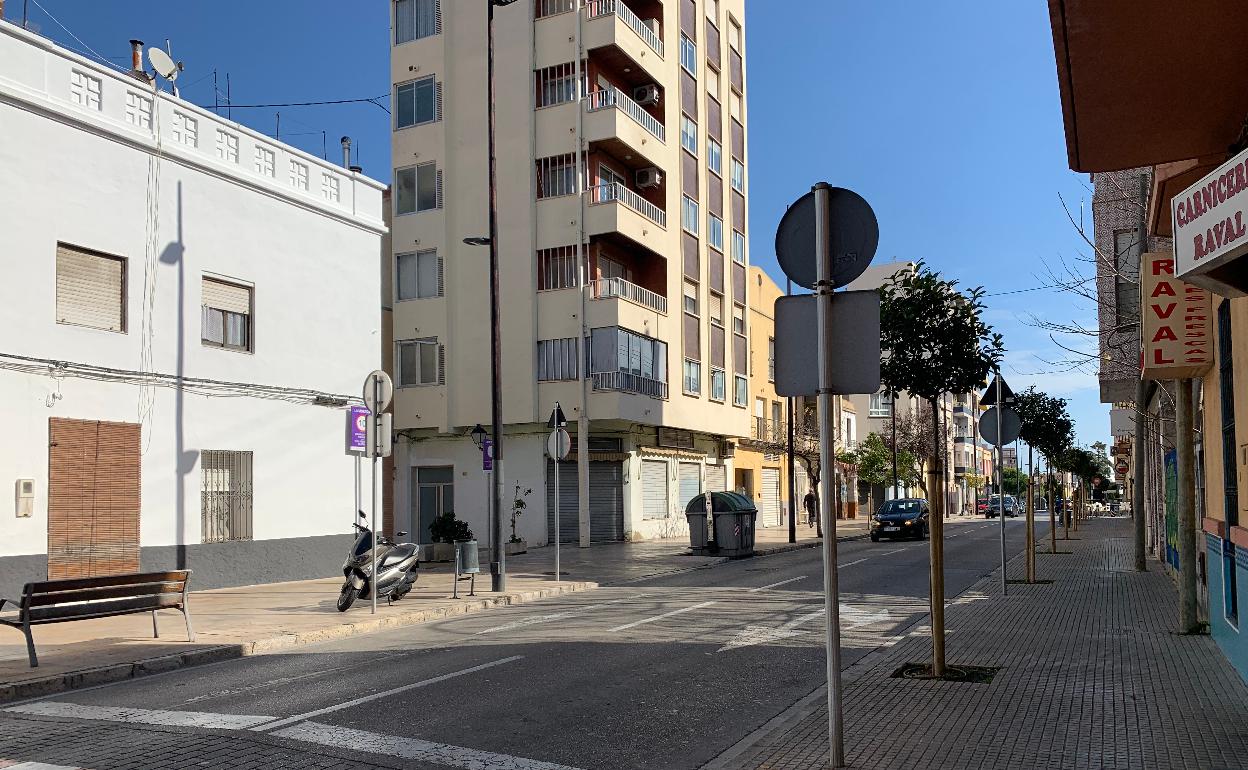 Avenida del Raval de Gandia, donde tuvo lugar el altercado en un bar. 