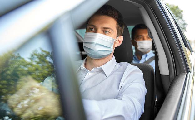 Nueva desescalada: ¿me pueden multar por no llevar la mascarilla en el coche?