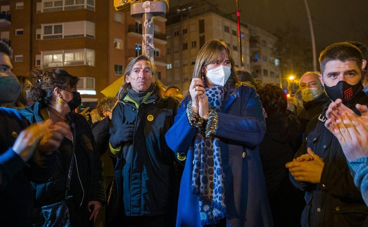 La presidenta del Parlament, Laura Borràs, en las inmediaciones de la Avenida Meridiana. 