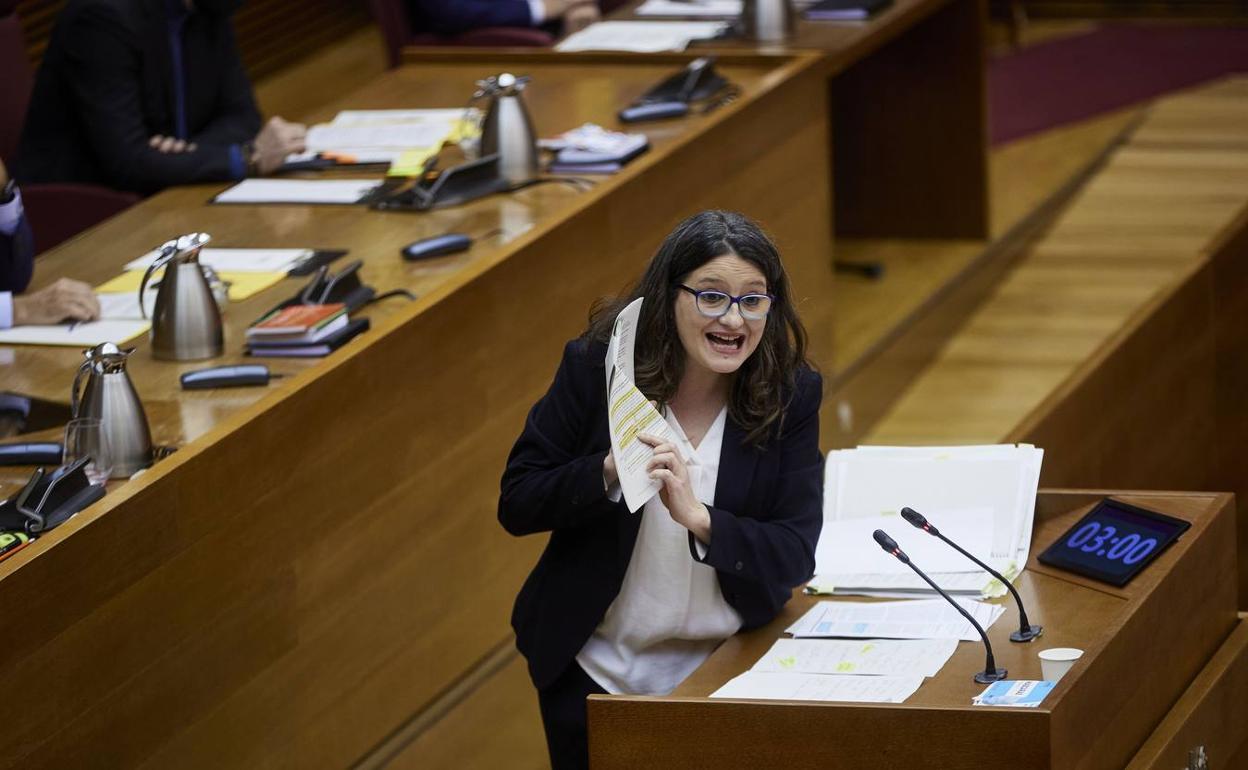 La vicepresidenta Mónica Oltra, en la tribuna de Les Corts. 