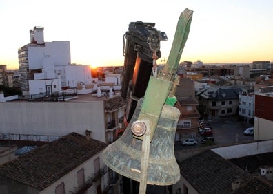 Imagen secundaria 1 - Los trabajos para bajar las campanas. 