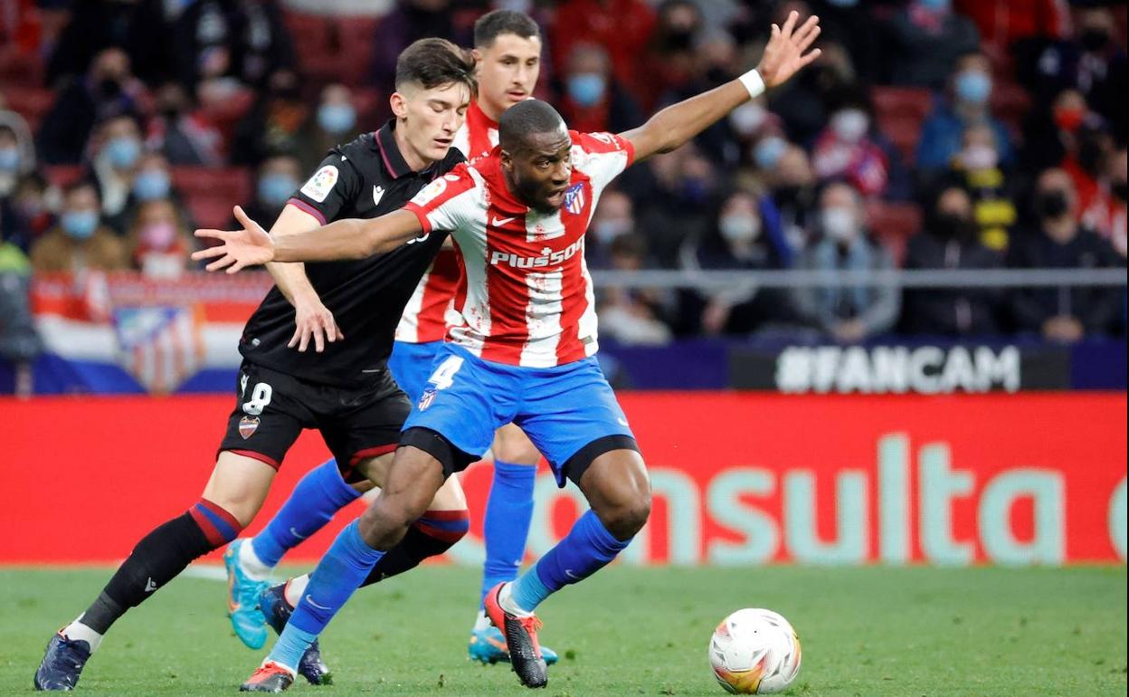 Pepelu presiona a Kondogbia en el reciente partido en el Wanda Metropolitano