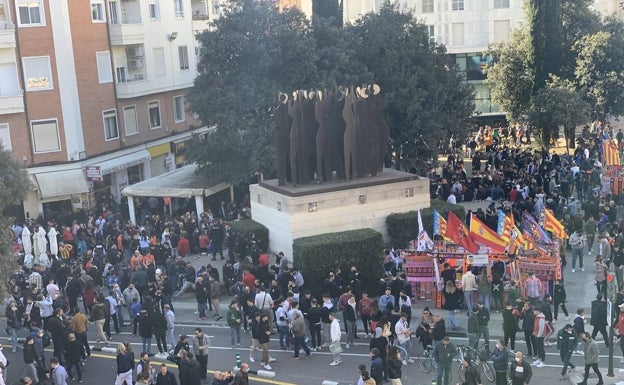 La afición, en las horas previas al atractivo encuentro entre Valencia y Barcelona. 