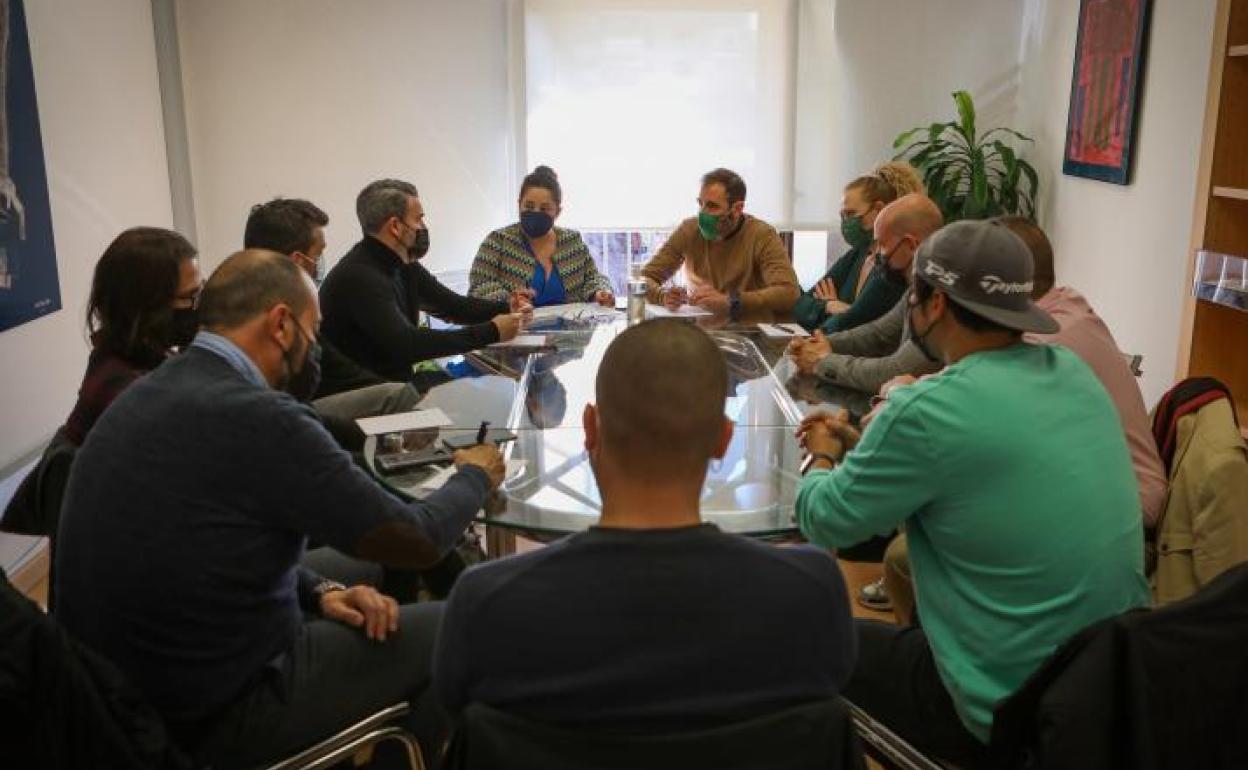 Reunión para explicar las medidas. 