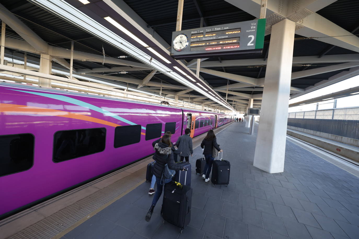 El primer tren de Avlo llega a Valencia.