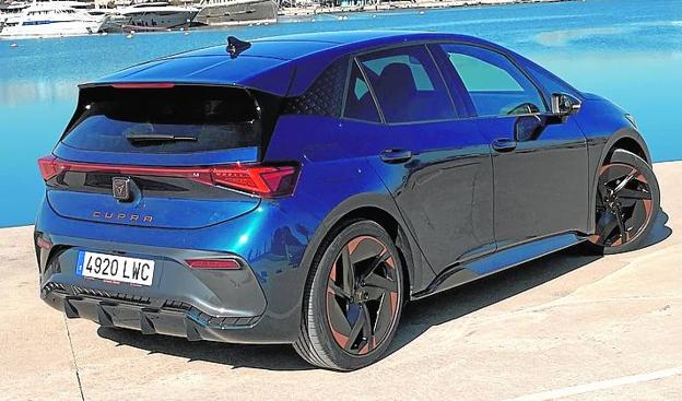 Línea tipo monovolumen para un tamaño similar al del Cupra León.