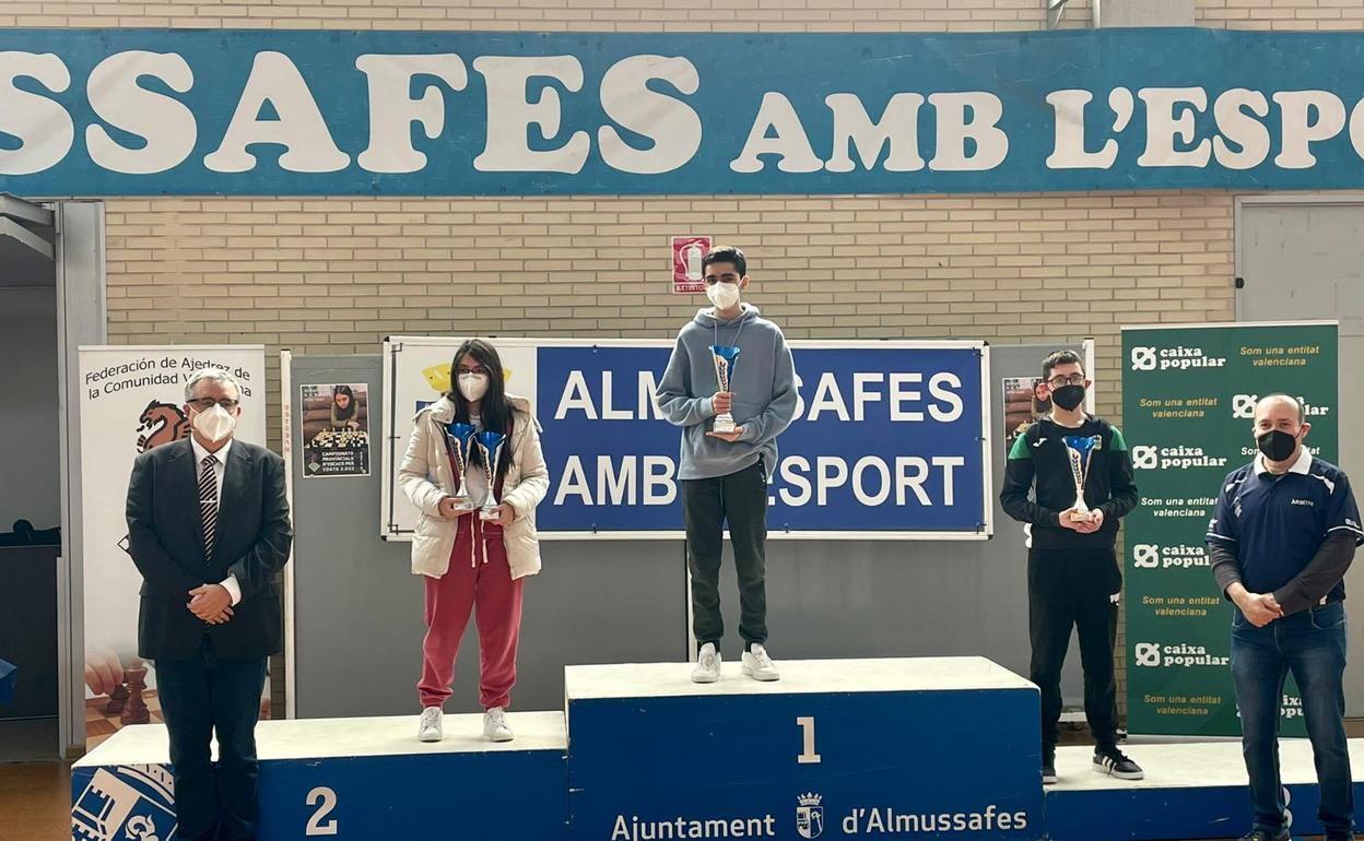 Diego Macías, en lo alto del podio del Campeonato Autonómico sub-18. 