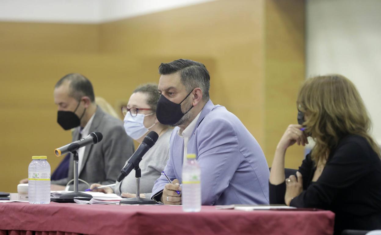 El concejal de Cultura Festiva, Carlos Galiana, en la asamblea de presidentes. 