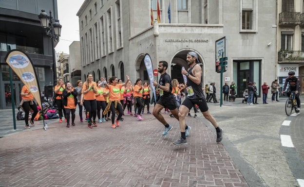 Imagen principal - Marató bp Castelló | De una propuesta guardada en un cajón a una cita que conquista el planeta running