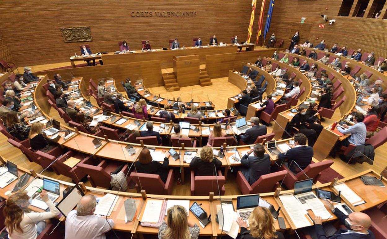 En el centro, bancada de Ciudadanos en Les Corts. 