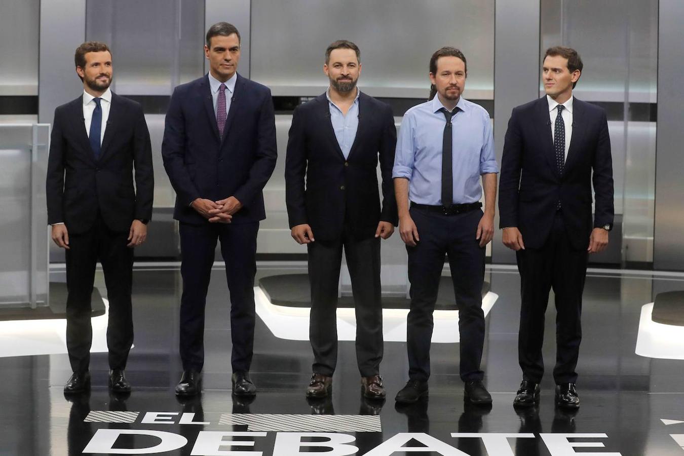 Los candidatos a la presidencia del Gobierno, Pablo Casado, Pedro Sánchez, Santiago Abascal, Pablo Iglesias y Albert Rivera, momentos antes de comenzar el debate electoral del 4 de noviembre de 2019.