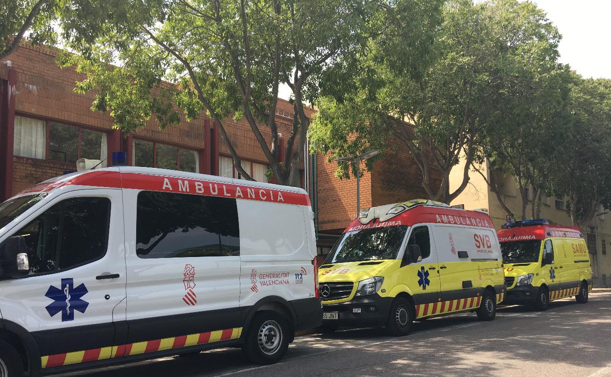 Ambulancias en un centro de salud de la Safor. 