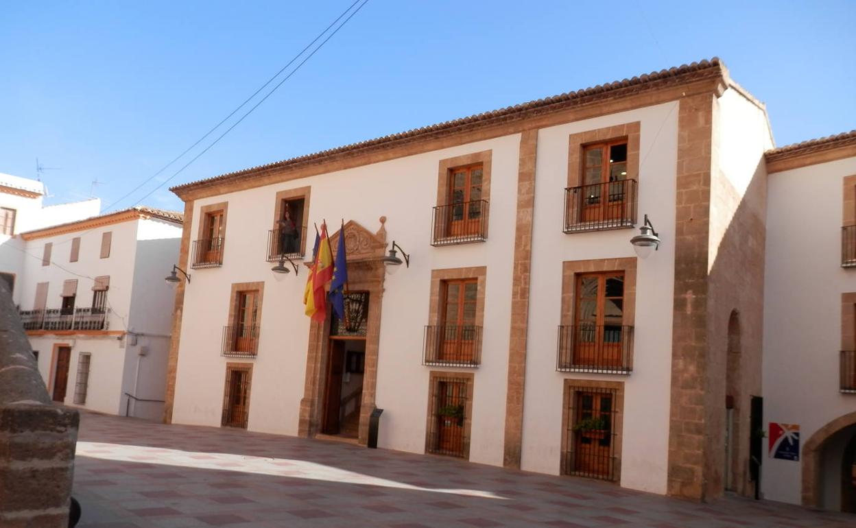 El Ayuntamiento de Xàbia. 