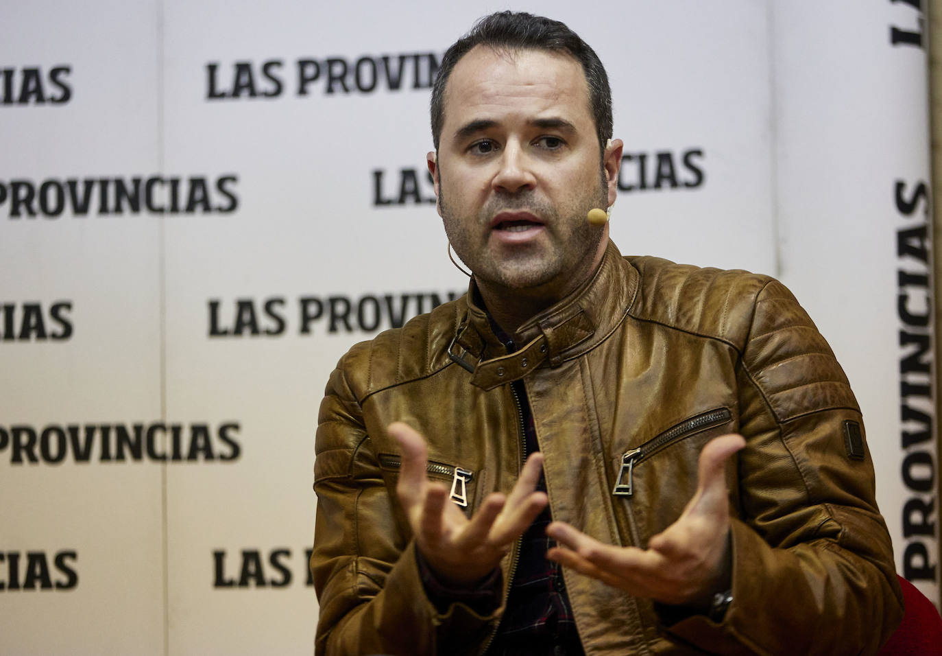 Fotos: Los periodistas Juan Fernández Miranda y Javier Chicote presentan en el Aula LAS PROVINCIAS su libro &#039;El jefe de los espías&#039;