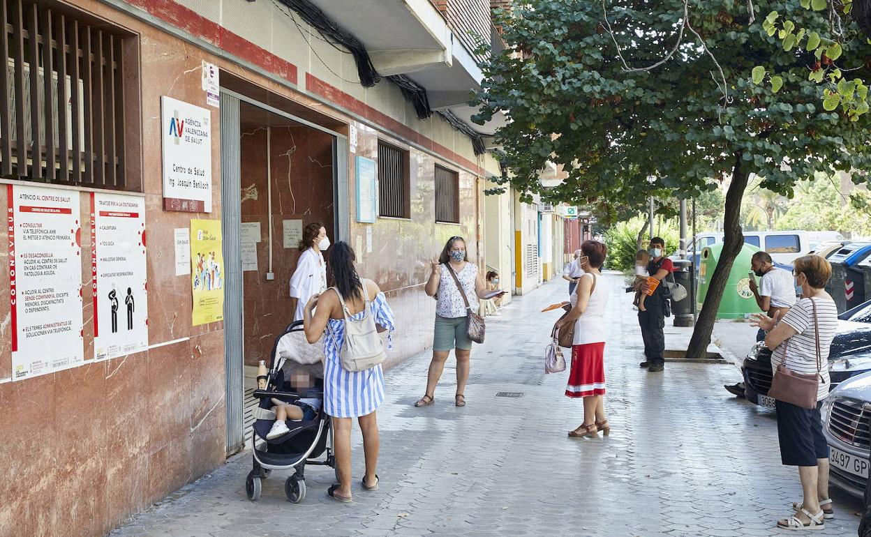 Centro de salud de Malilla, barrio donde los vecinos reclaman uno nuevo.