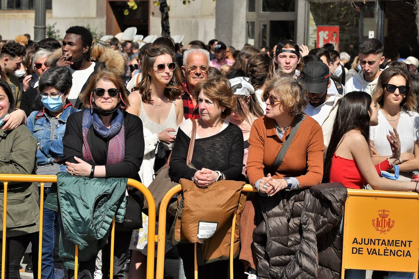 Fotos: Búscate en la mascletà del 3 de marzo de 2022