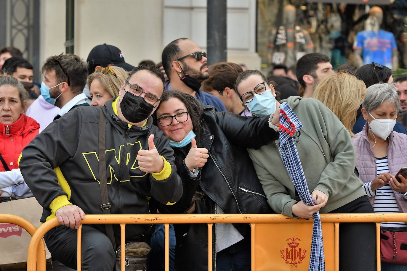 Fotos: Búscate en la mascletà del 3 de marzo de 2022