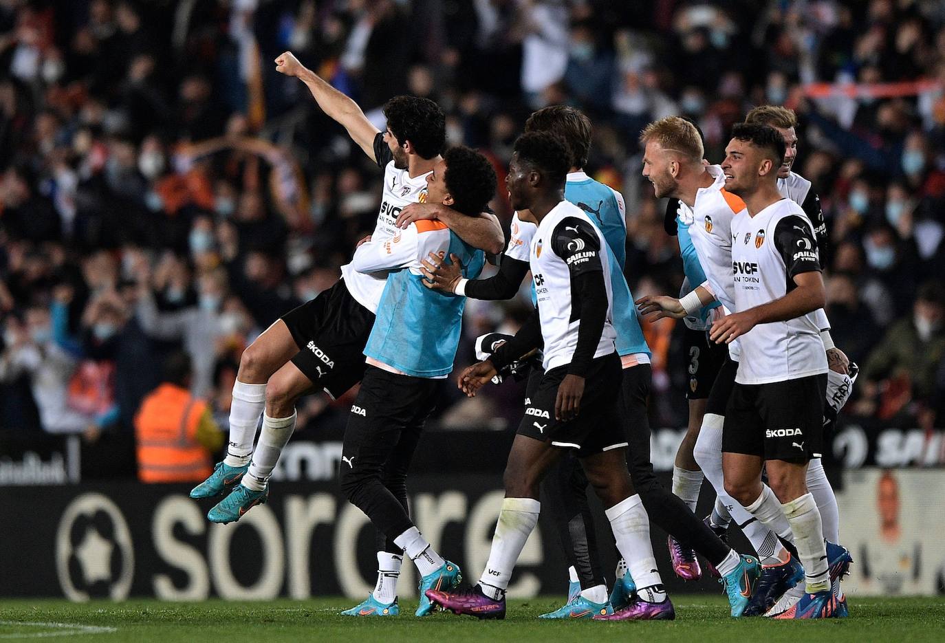 Fotos: Mestalla celebra el pase a la final de la Copa del Rey